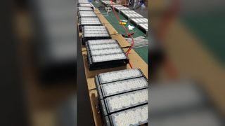 نورپردازی استادیوم LED CREE 1750W IP66 با خروجی 120000lm برای ورزشگاه های فضای باز و Flood L