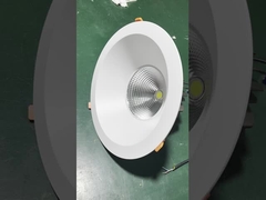 چراغ خیابانی LED هوشمند ایمنی نصب شده روی تیر در فضای باز
