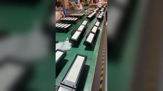 چراغ های استادیوم LED 250 واتی MeanWell ELG با راندمان 130 لیتر بر وات و رتبه بندی ضد آب IP65 برای فضای باز