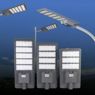 لامپ جاده ای Streetlight یکپارچه 400w 600w 800w در فضای باز همه در یک LED نور خورشیدی