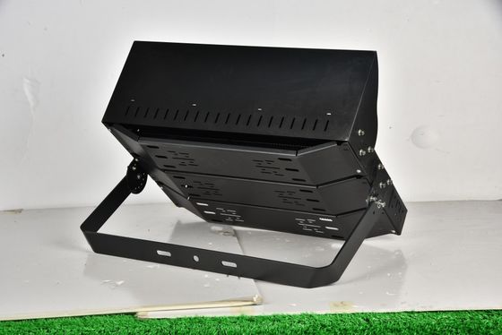 چراغ استادیومی LED با پایه 750 وات، دارای درجه حفاظت IP67 و طول عمر 50000 ساعت برای زمین‌های بازی و سالن‌های ورزشی