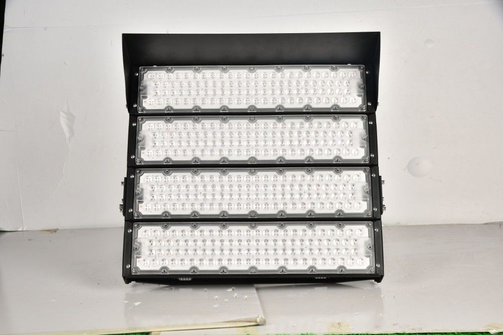 چراغ دکل بلند LED ضدآب IP65 با طول عمر 50,000 ساعت و زاویه پرتو قابل تنظیم برای استادیوم‌ها