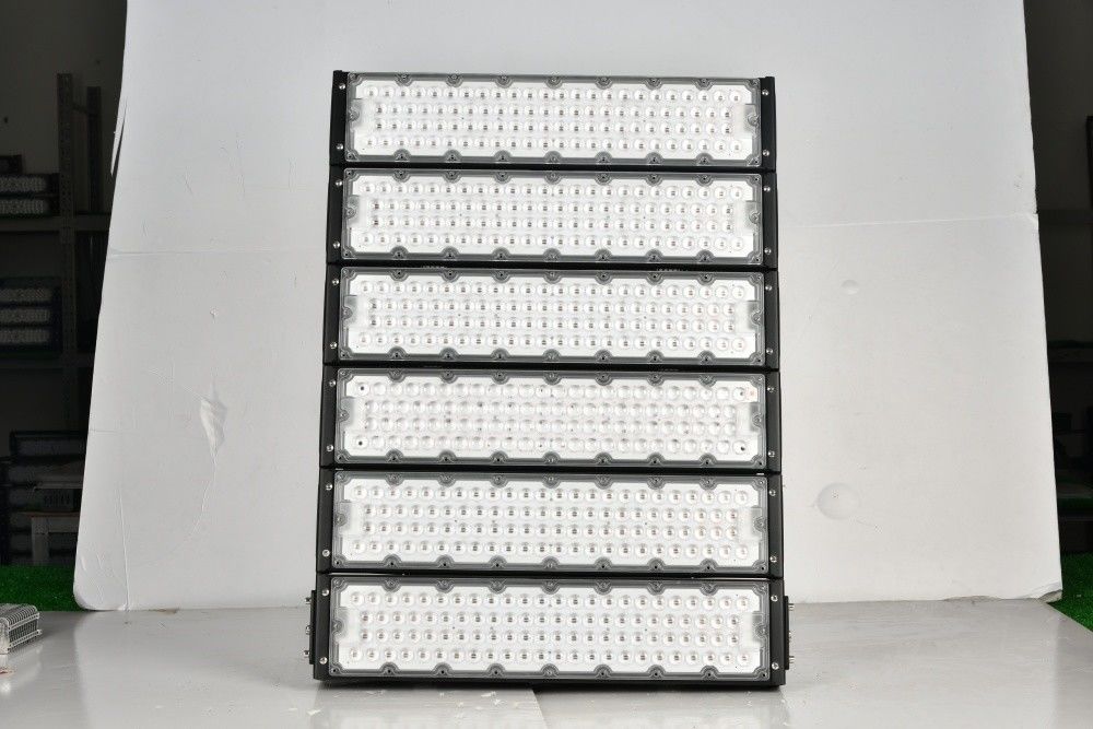 چراغ دکل بلند LED ضد آب IP65 با توان 2000 وات و طول عمر 50000 ساعت برای استادیوم و پروژکتور فضای باز